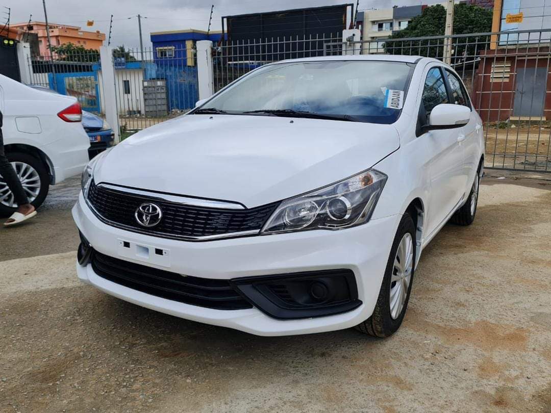 Louer une voiture manuelle à Abidjan et partout en Côte d'Ivoire